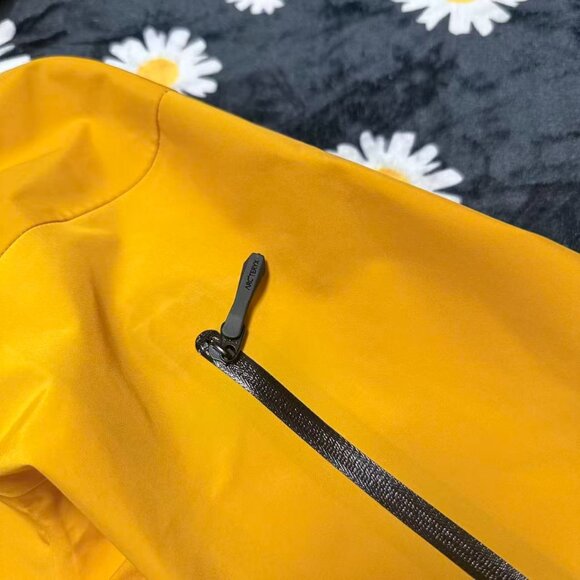 Arc'teryx Yellow Gore-Tex Hooded Jacket, Size M. - Picture 4 of 10